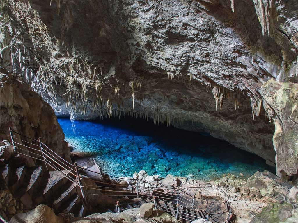 Gruta do Lago Azul e o mistério do tom azulado