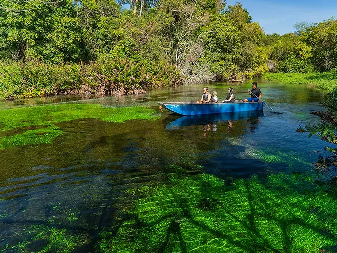 Passeio de barco no Rio Sucuri