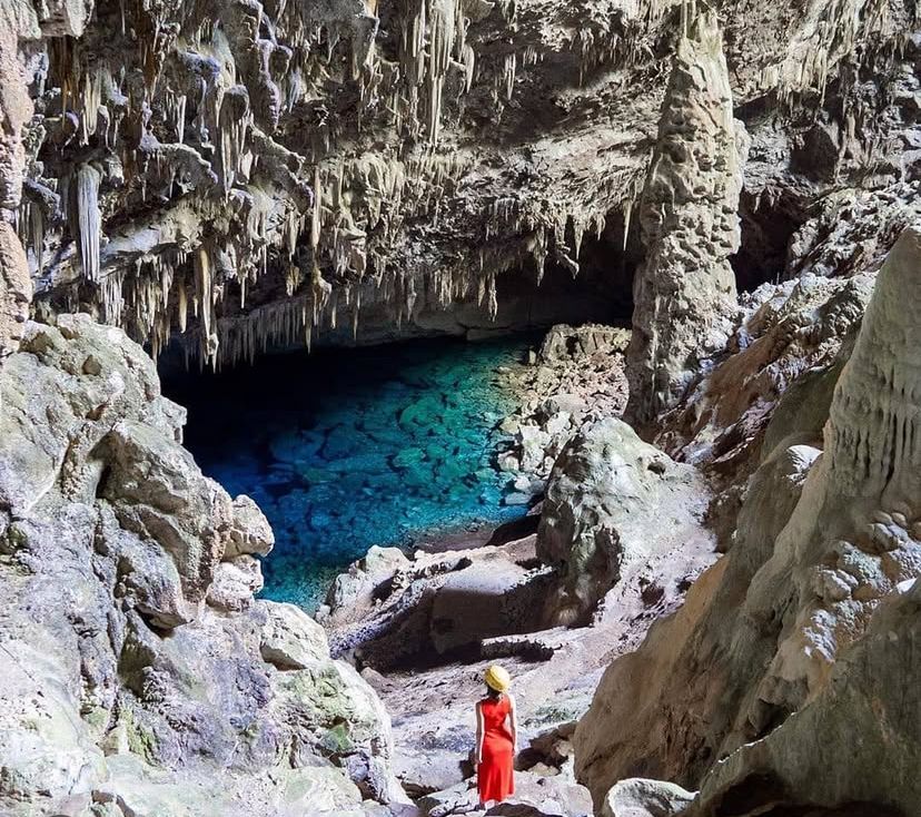 As águas encantadas da Gruta do Lago Azul