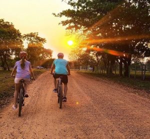Rota Aventura em Bonito MS, locomoção de um atrativo para outro através de duas rodas.
