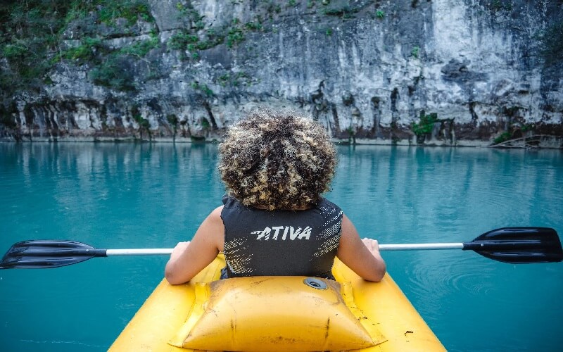 Como é Explorar os Rios de Bonito de Caiaque?